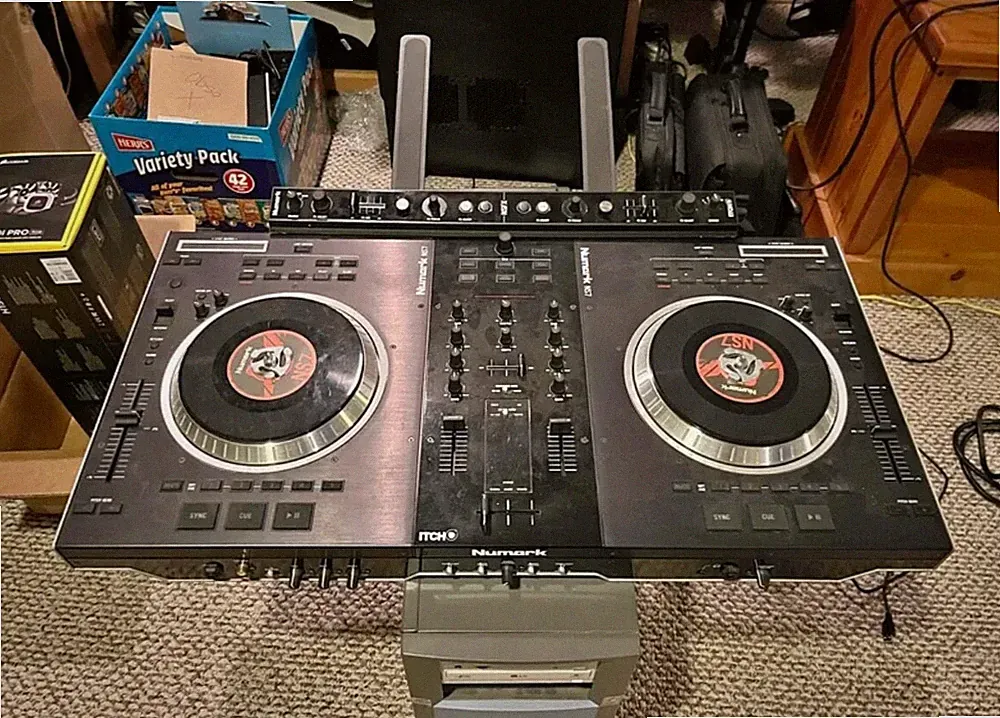 Numark NS7 Digital DJ Controller Hardshell Flight Case