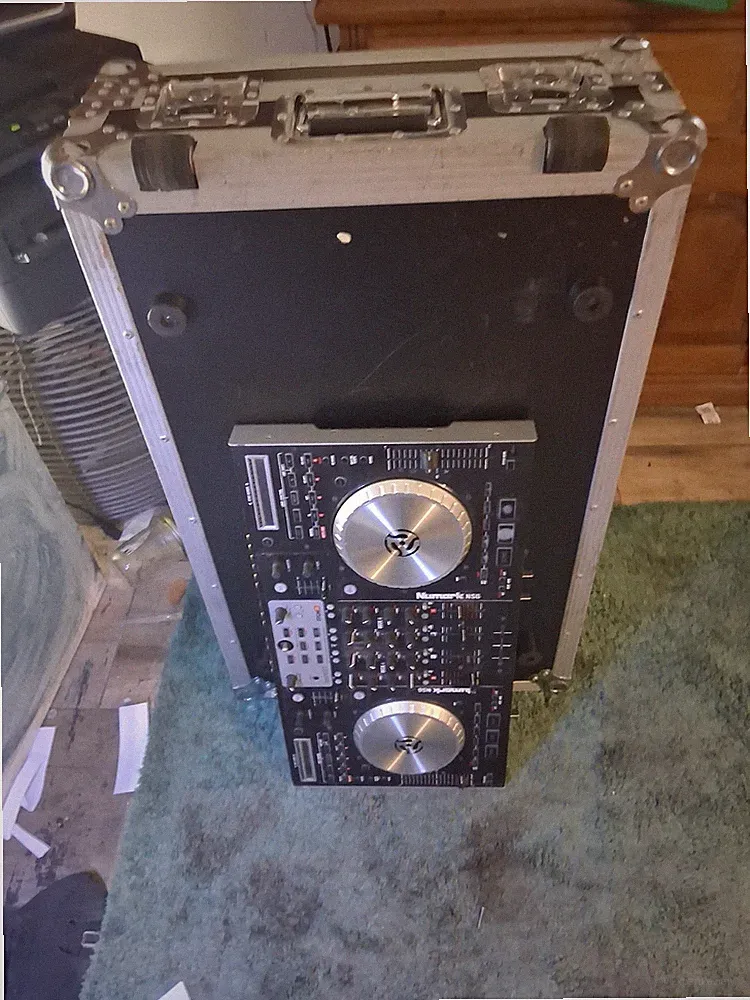 Numark NS7 DJ Controller Bundle With Flight Case + Cables | Powers On | LightsUp