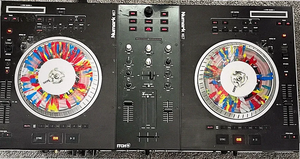Numark NS7 DJ Controller Mixer Motorized 7" Turntable Platters Serato ITCH