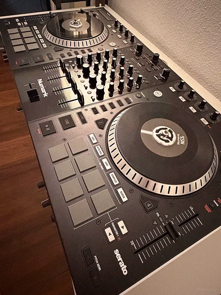 Numark NS7 DJ Controller with Power Supply