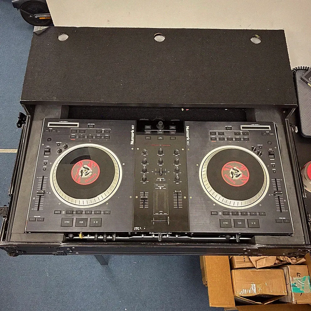 Numark NS7 DJ Equipment Black