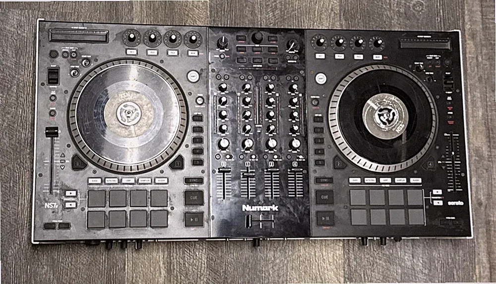 Numark NS7II Digital DJ Controller