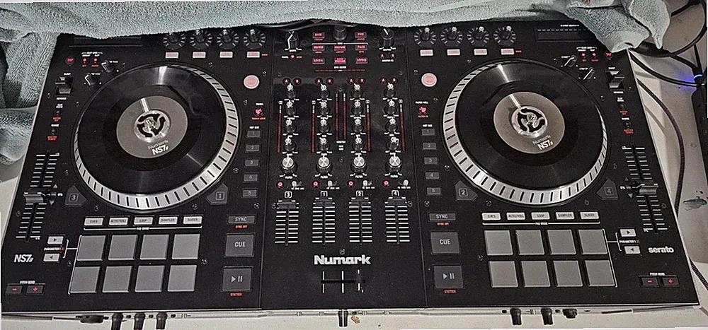 Numark NS7II Digital DJ Controller