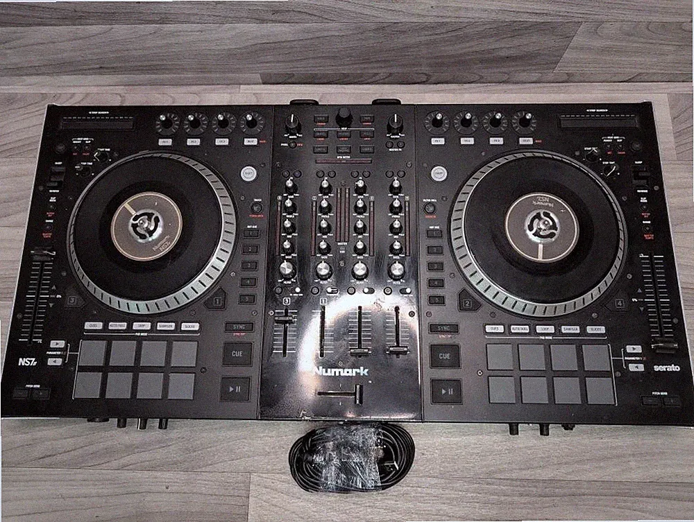 Numark NS7II DJ Controller (A1D022445)