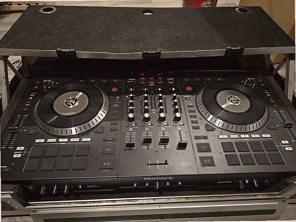 Numark NS7III Serato 4-Channel Motorized DJ Controller and Mixer with Gator case