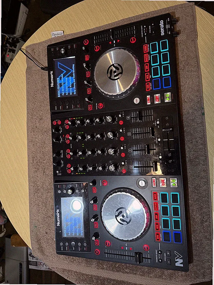 Numark NV 4-Deck Dual-Display USB DJ Controller Turn Tabletop - Black