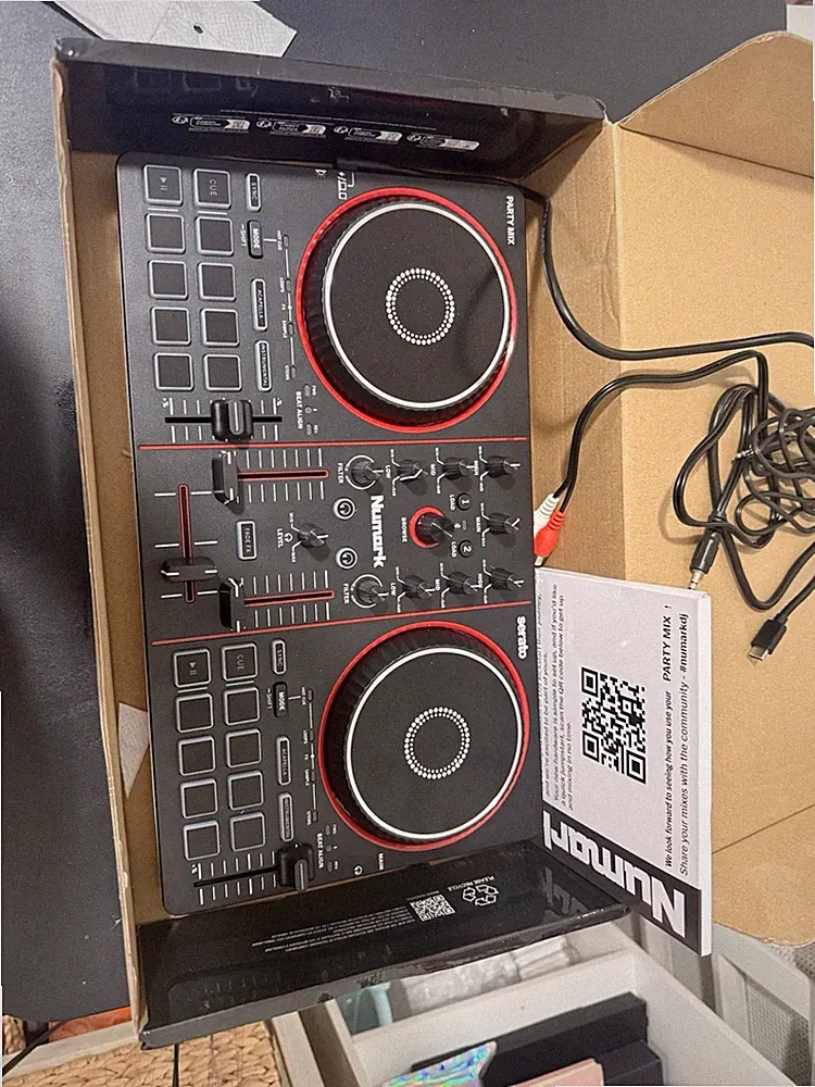 Numark Party Mix 2-Deck DJ Controller Serato 16 Pads USB Black/Red