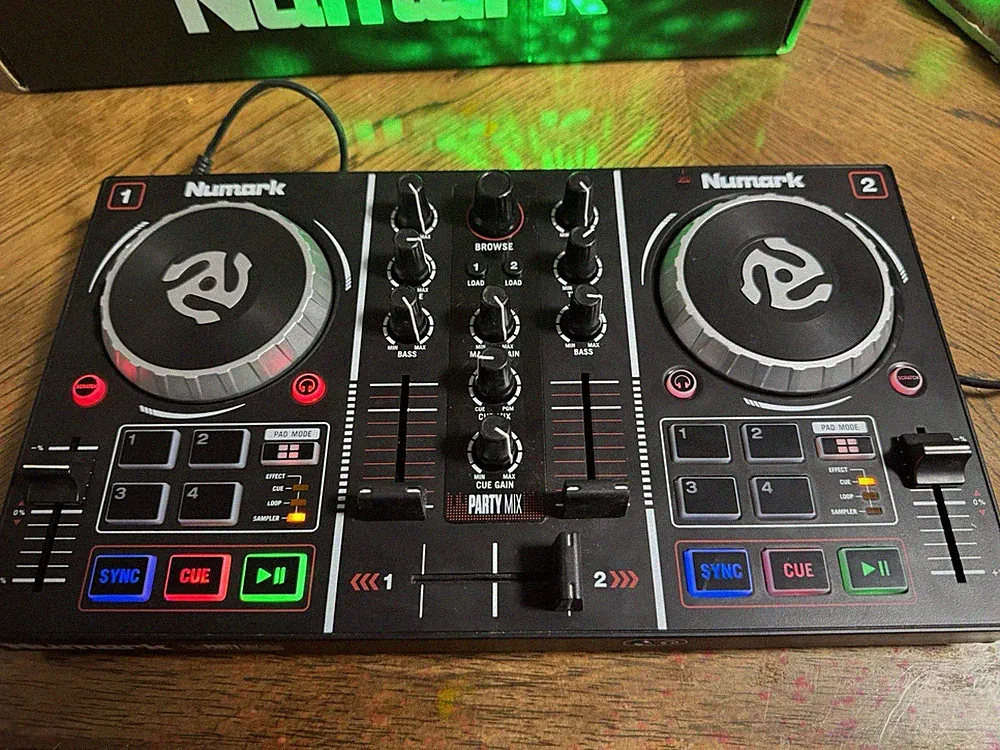 Numark Party Mix DJ Controller with Built-in Light Show - Tested & Working (D10)