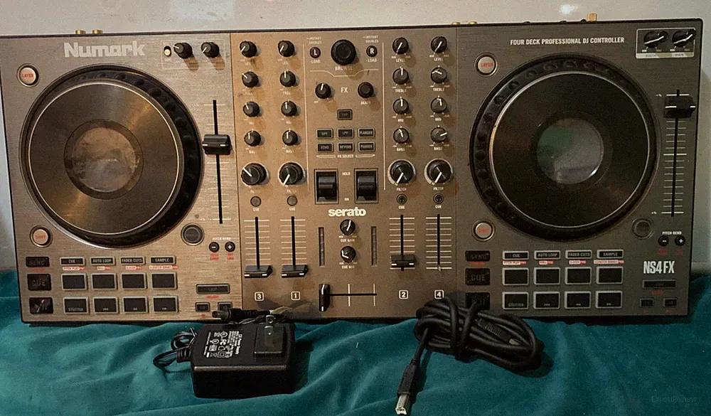 Numark Serato NS4FX 4-Channel DJ Controller