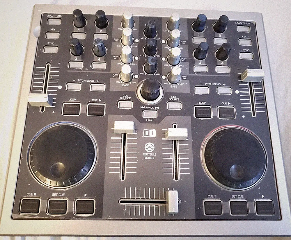 NUMARK ~ TOTAL CONTROL ~ DJ CONTROLLER - No Power Cord Or USB Cable
