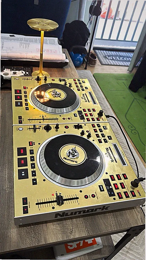 Numark V7 Gold Dual Deck Tabletop DJ Controller w/ USB & Analog RCA Out
