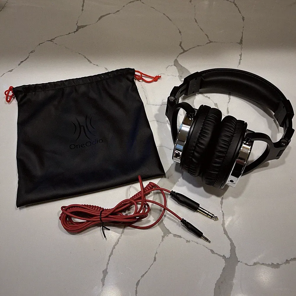 OneOdio Studio Pro 10 Wired Over Ear DJ Headphones Black w/ Coiled Cable & Bag