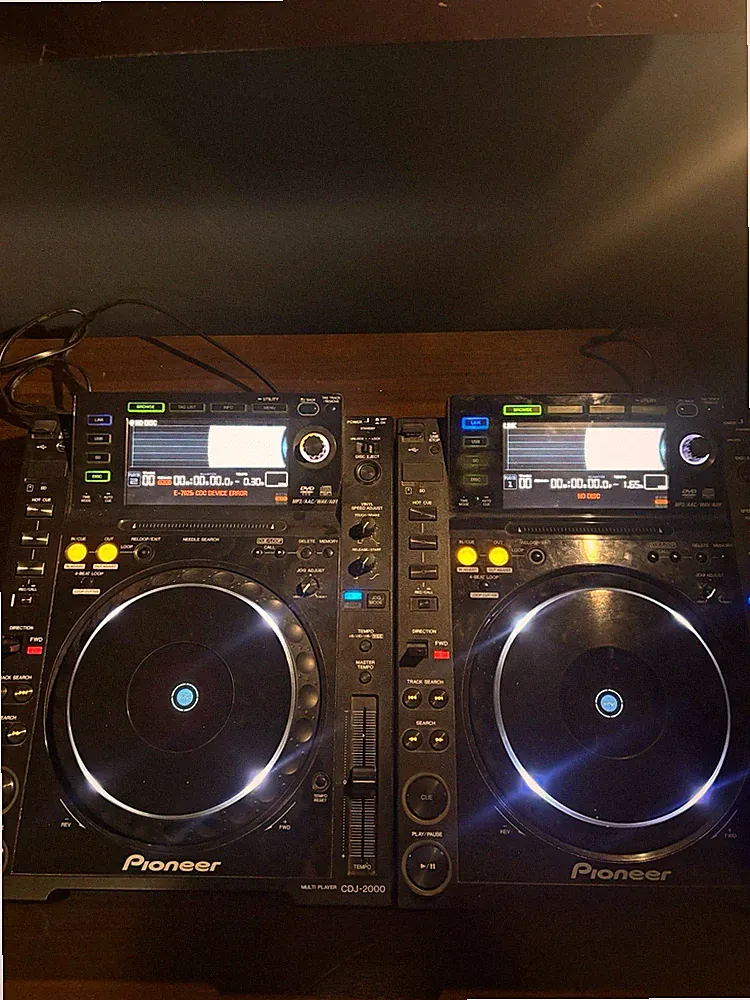 PAIR OF 2 Pioneer CDJ-2000 Professional DJ Media Players – Tested Working