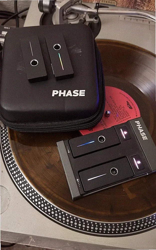 Phase DJ Wireless Controller System 4 Remotes (2 Pairs) + Case, Receiver