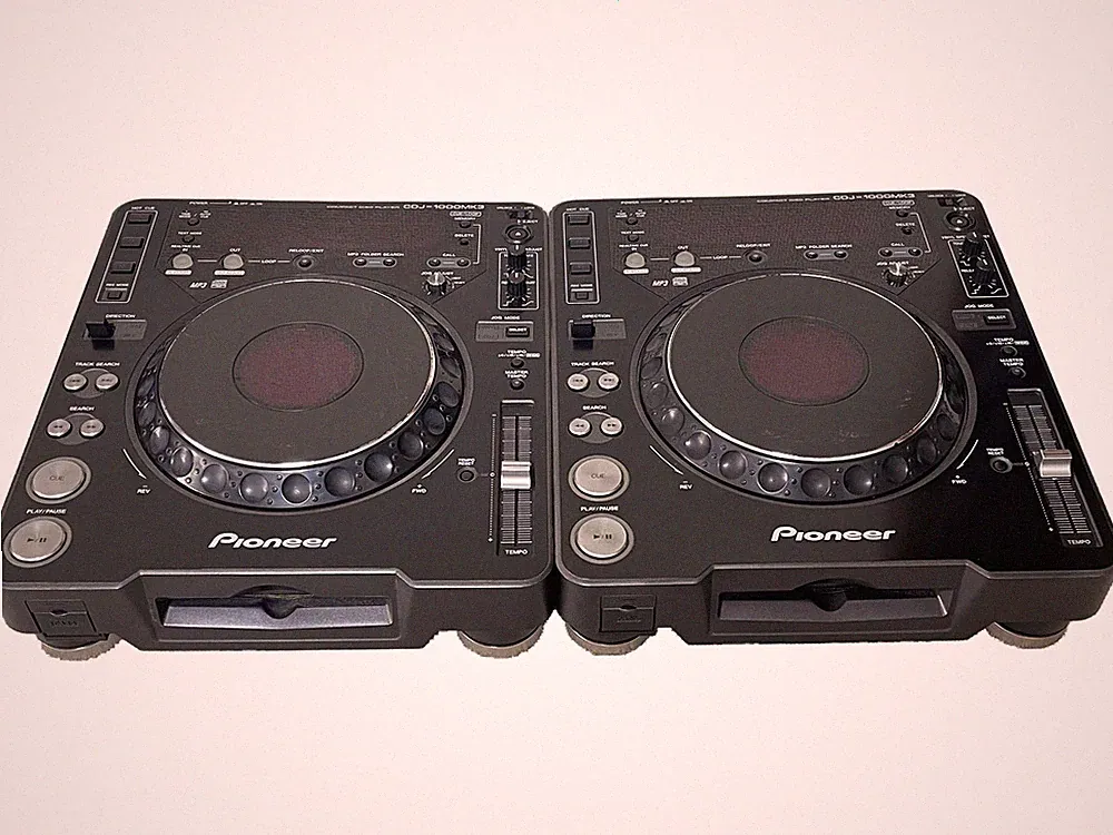 Pioneer CDJ-1000MK3 Pair DJ CD Player Set MP3 Hot Cue Loop Vinyl Mode Black