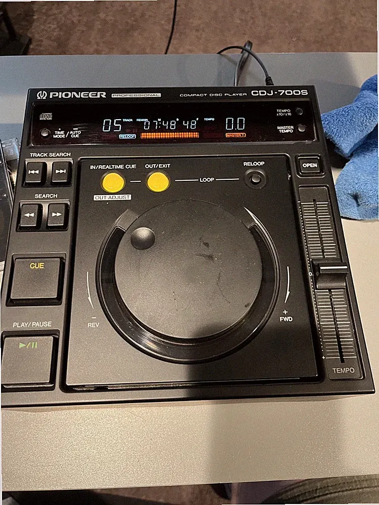 Pioneer CDJ 700S DJ Professional CD Player with Pitch Control.