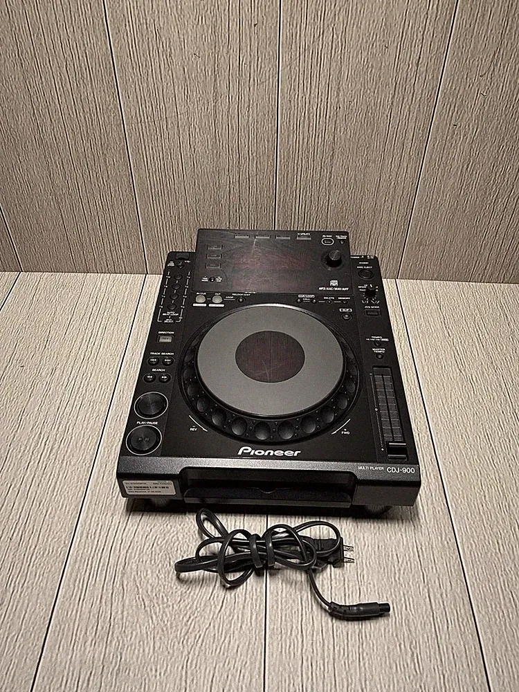 Pioneer CDJ-900 Professional DJ Multi Player Digital Turntable