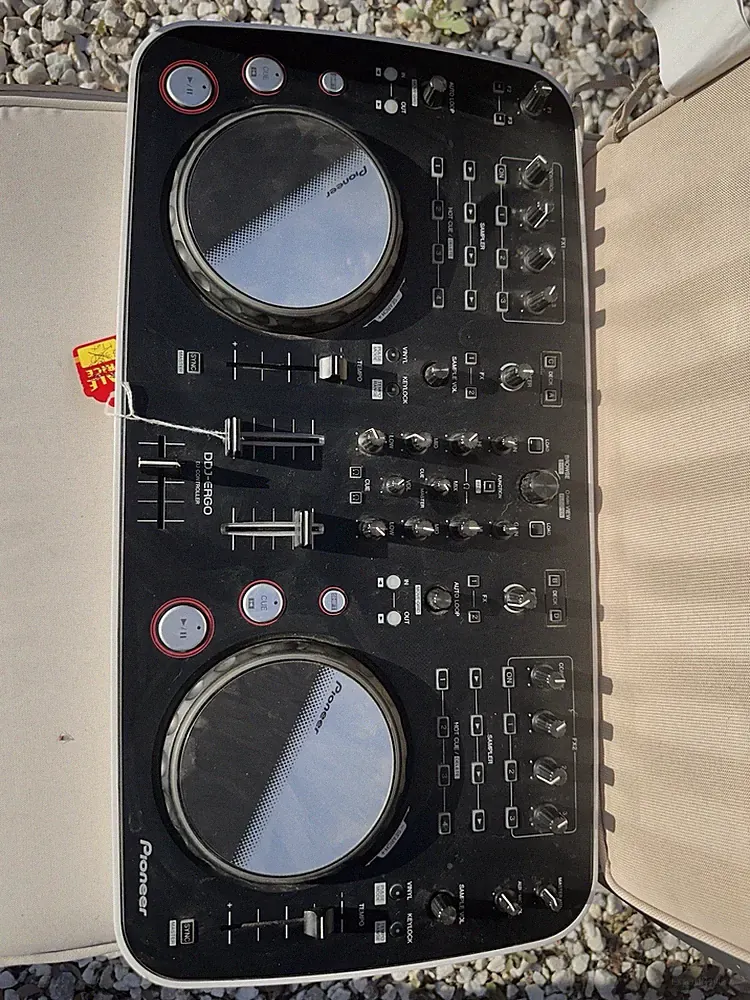 Pioneer DDJ-ERGO-V DJ Controller 2-Channel USB MIDI Serato Traktor w/ USB