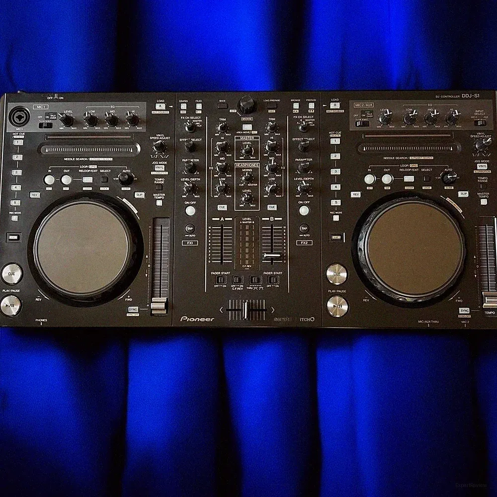 Pioneer DDJ-S1 DJ controller for Serato DJ Pro 2ch w/ USB cable Tested/working.