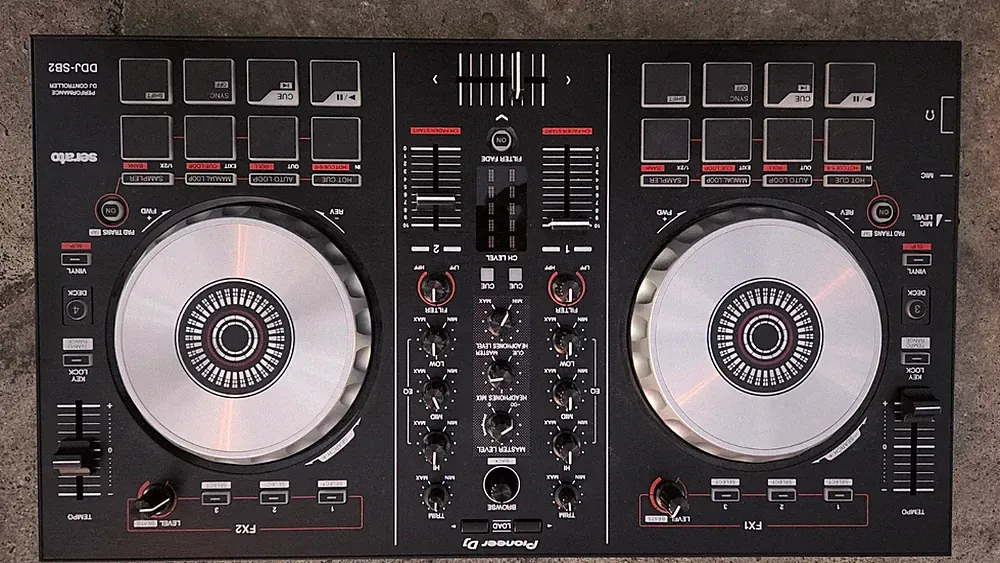 Pioneer DDJ-SB2 Serato DJ controller w/ Hard Case
