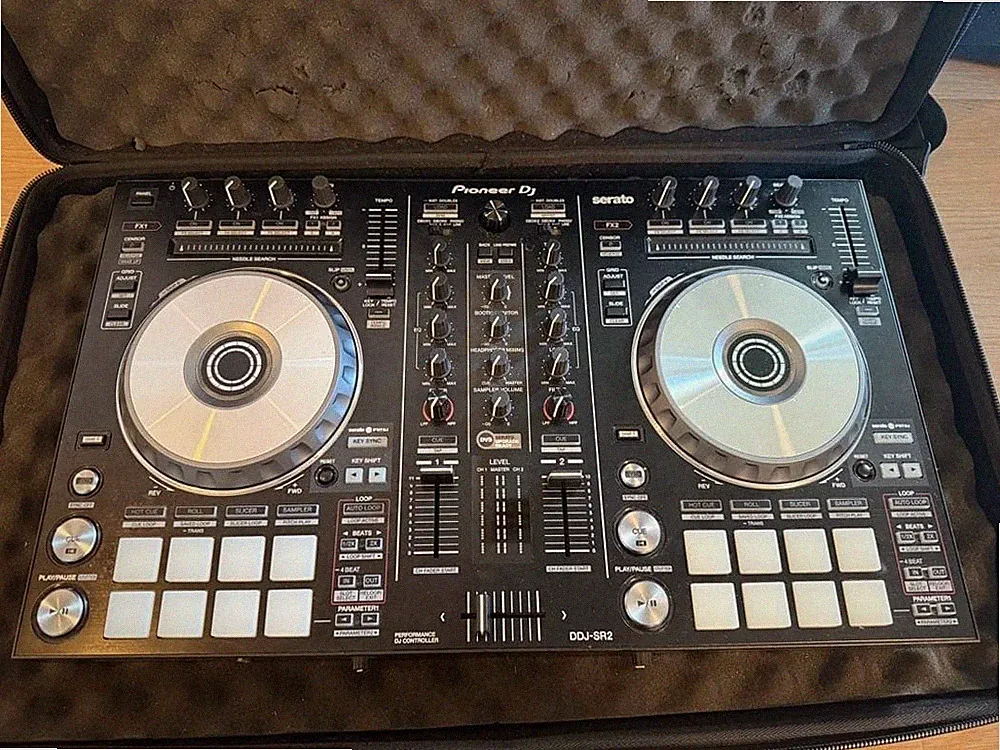 Pioneer DDJ SR2 Performance DJ Controller Serato Pro Black With Case Tested