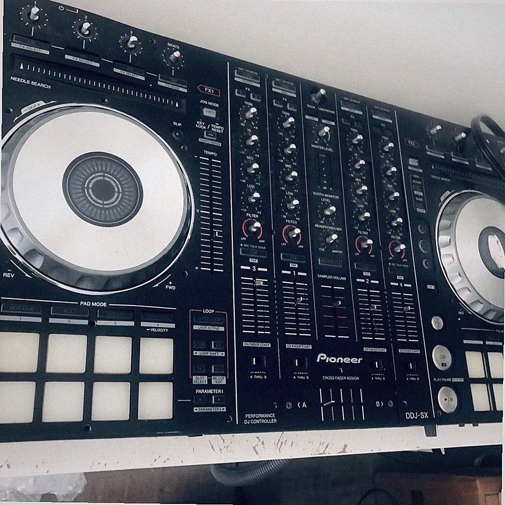 Pioneer DDJ SX 4-Channel DJ Controller Black USB Serato Rekordbox 16 Pads