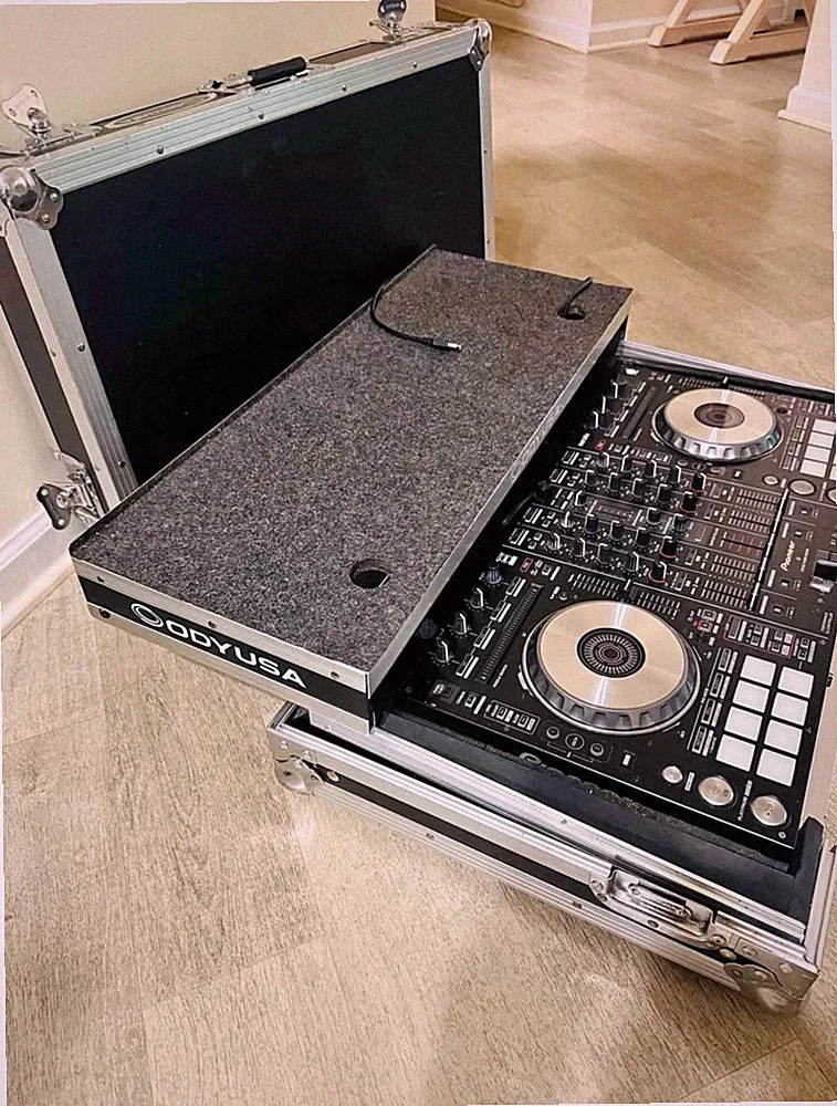 Pioneer DDJ-SX2 4-Channel 2-Deck Serato DJ Controller w/ Odyssey Hard Case