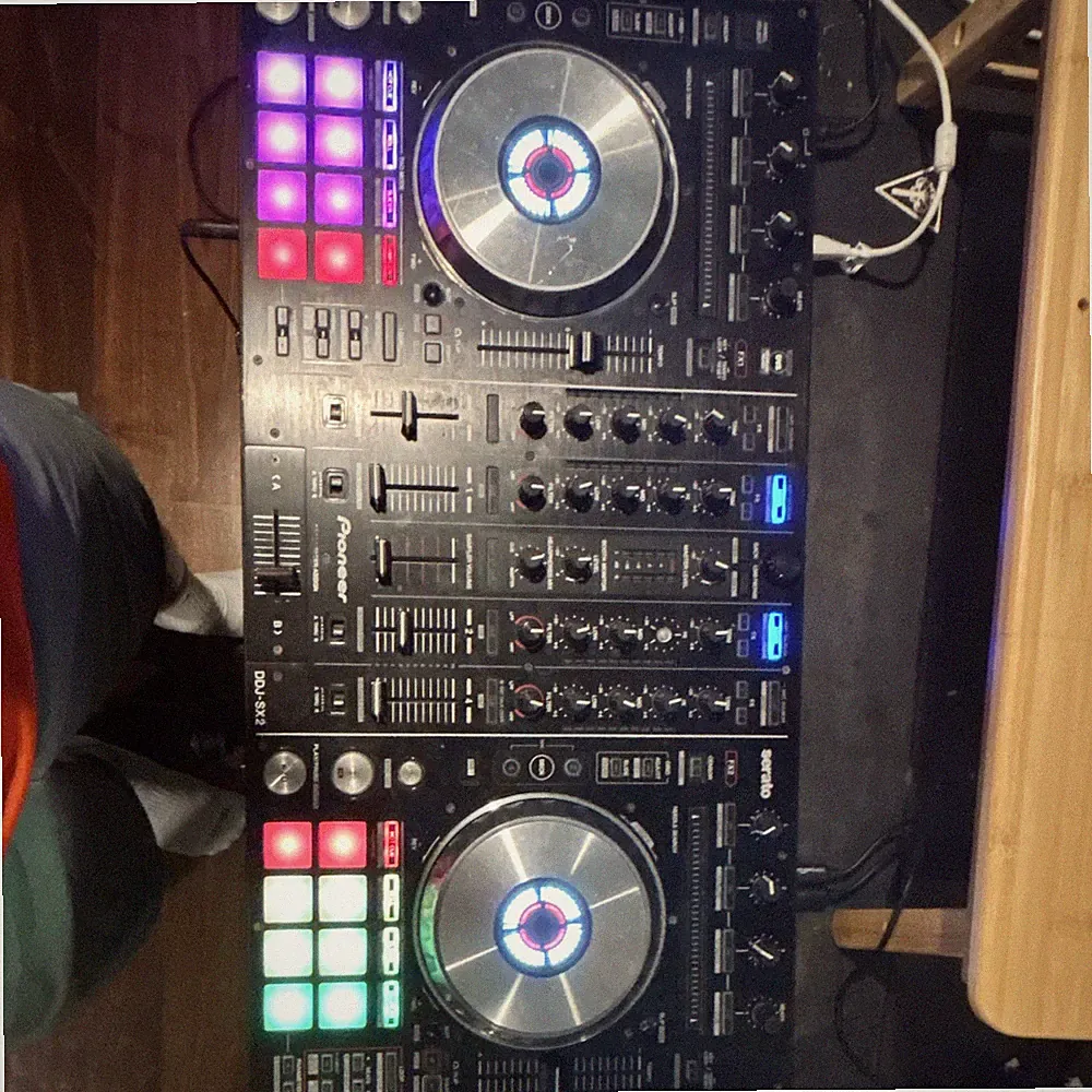Pioneer DDJ-SX2 4-Channel/4-Deck Serato DJ Controller 16-Pad Black
