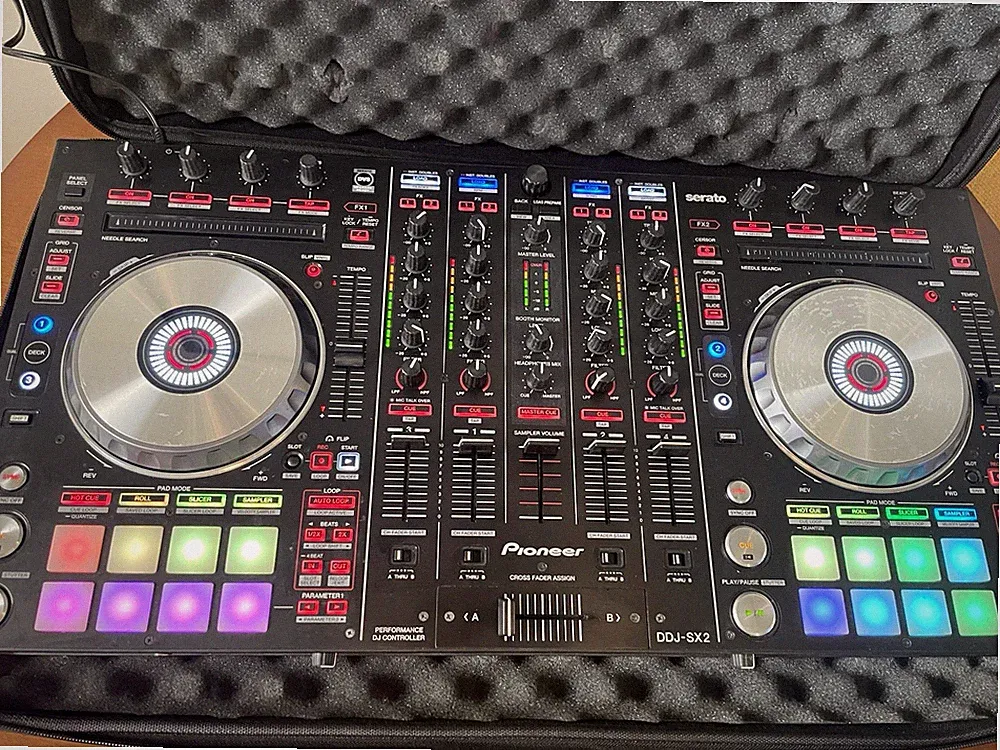 Pioneer DDJ-SX2 4-Channel/4-Deck Serato DJ DVS Controller 16 Pads +Case