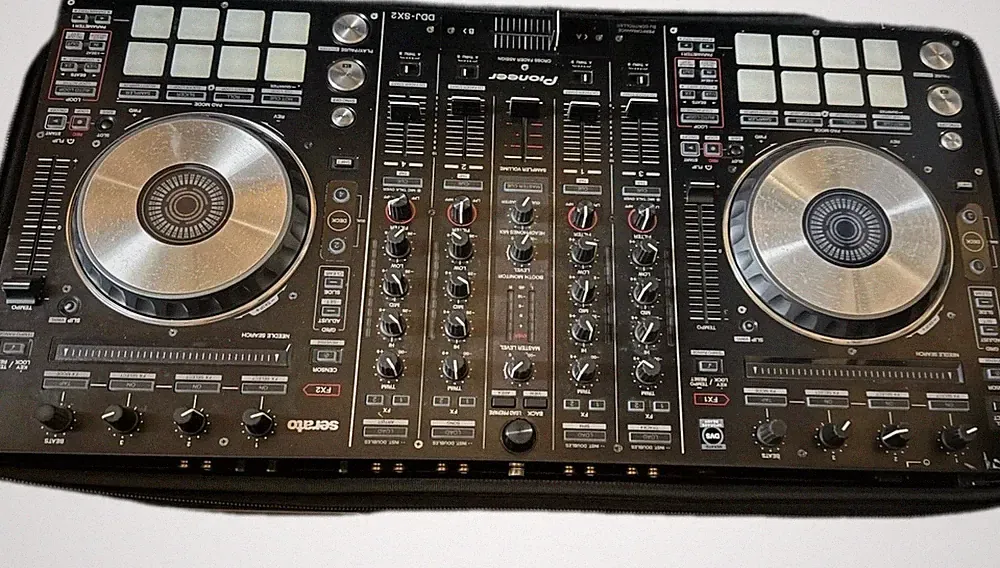 Pioneer DDJ-SX2 4-Channel DJ Controller for Serato DJ Pro with case