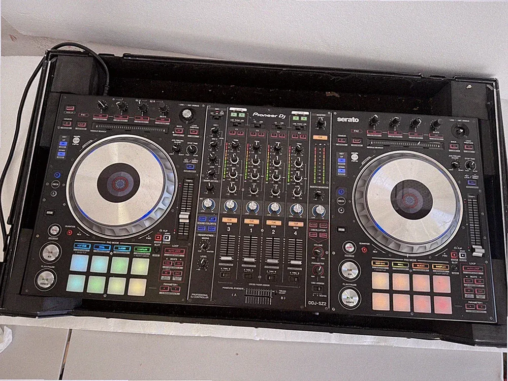 Pioneer DDJ-SZ2 Flagship 4-Channel Professional DJ Controller Serato WITH CASE