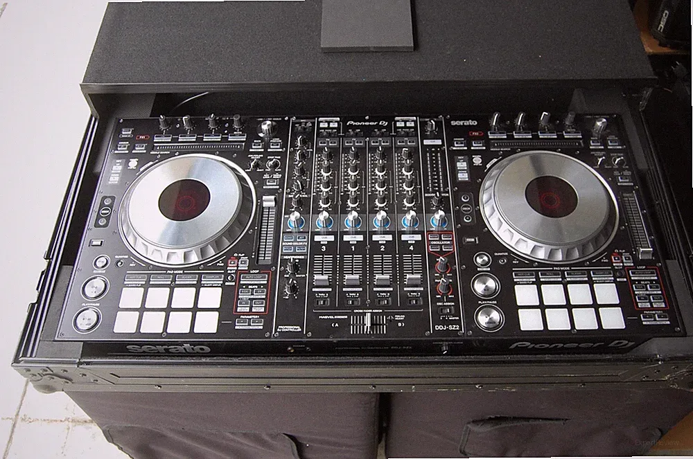 Pioneer DDJ-SZ2 Flagship DJ Controller Serato 4-Channel + Black Case MINT L@@K!!