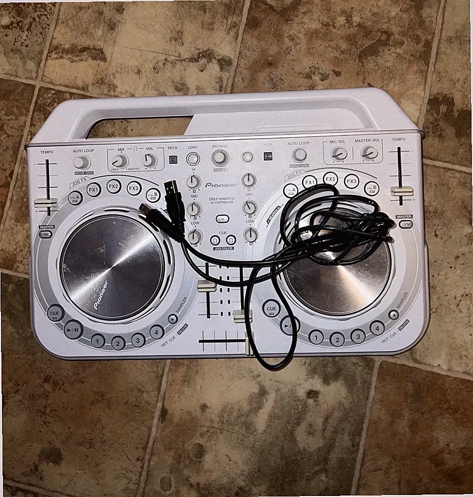 Pioneer DDJ - WeGo2-w DJ Controller (White)