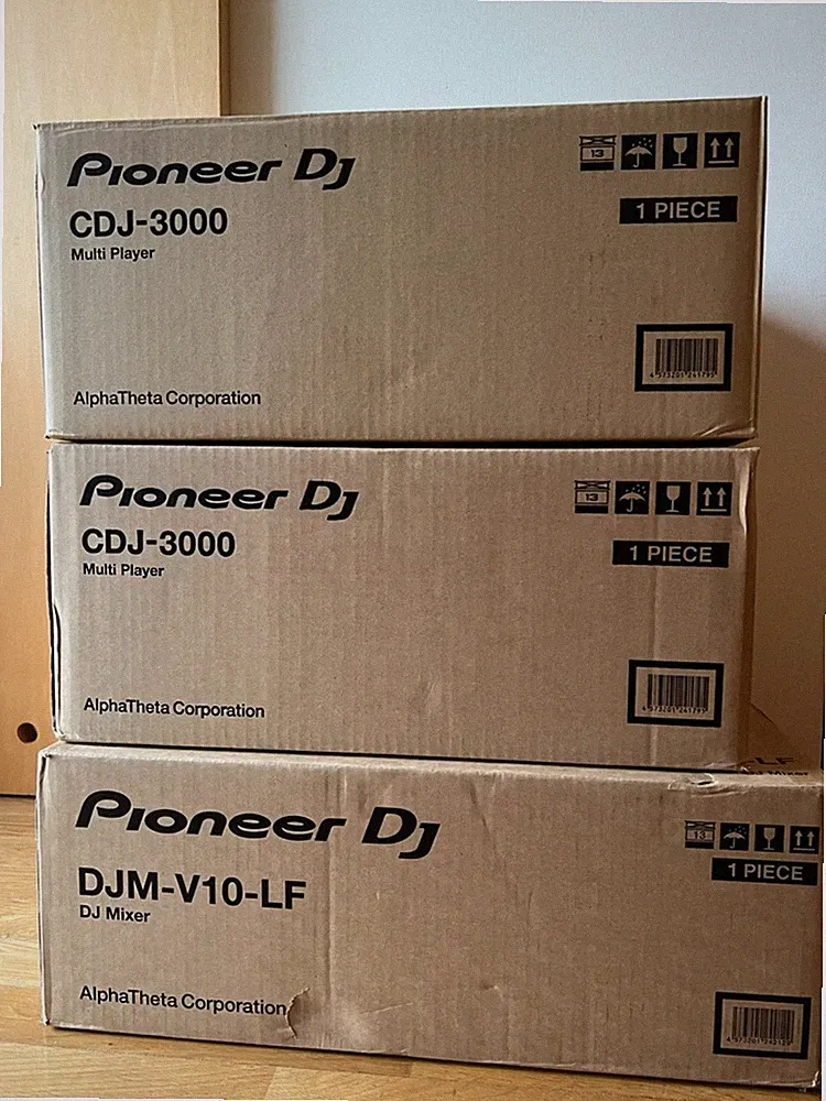 Pioneer DJ CDJ-3000 2 Pair + DJM-V10-LF DJ Controller Mixer