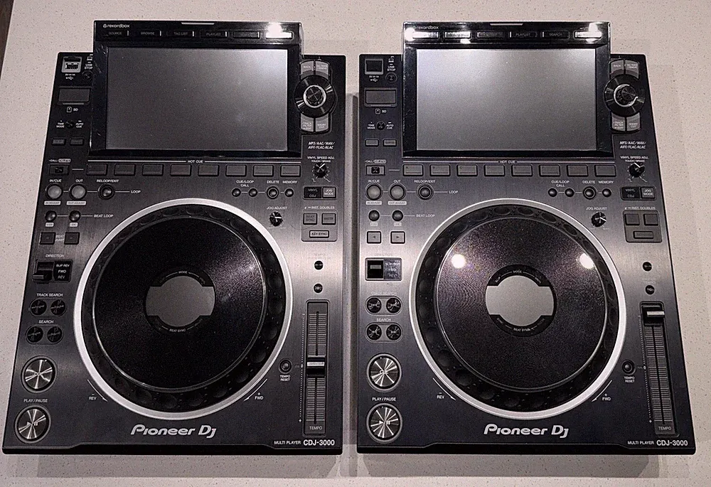 Pioneer DJ CDJ-3000 High-Resolution Professional DJ Multiplayer Pair- Very clean