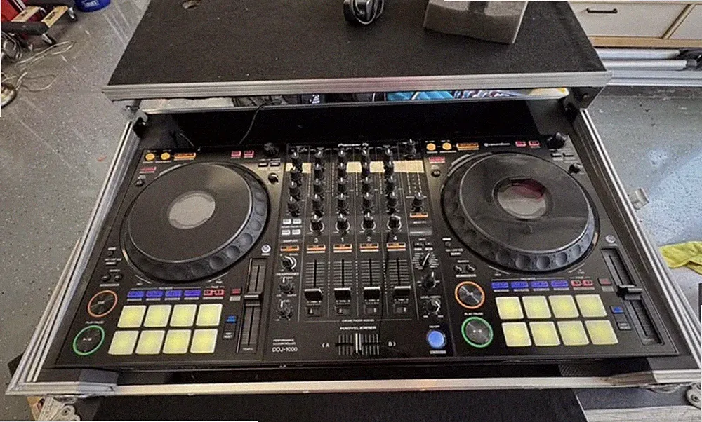 Pioneer DJ DDJ-1000 4-Channel DJ Controller w/ Built-In Mixer, Flight Case