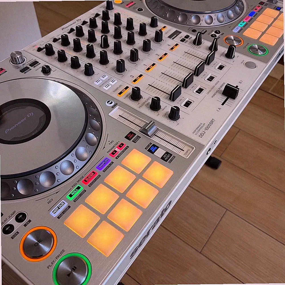 Pioneer DJ DDJ-1000SRT-W White Serato 4-Channel DJ Controller w/ Case Box Tested