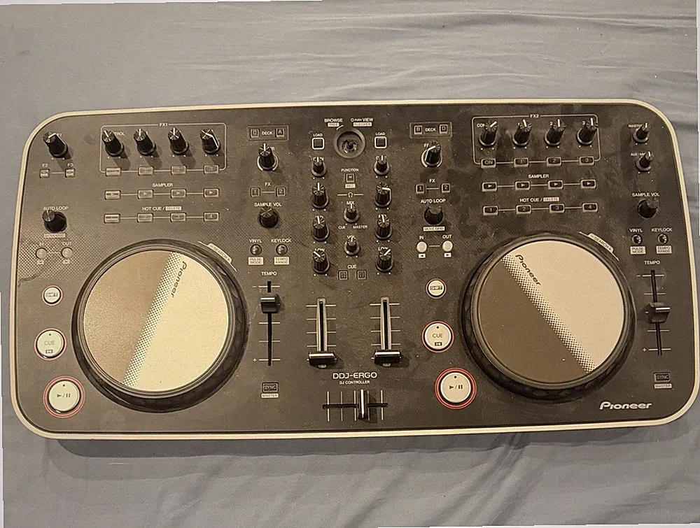 Pioneer DJ DDJ-ERGO-V 2-Channel DJ Controller Digital Controller