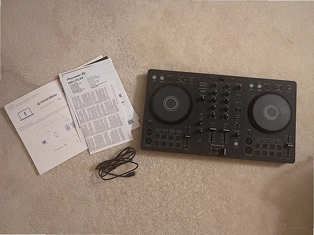 Pioneer DJ DDJ-FLX4 2-Channel DJ Controller - Black
