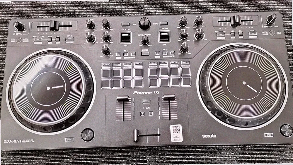 Pioneer DJ DDJ-REV1 2-Channel DJ Controller for Serato DJ Lite - Battle Style