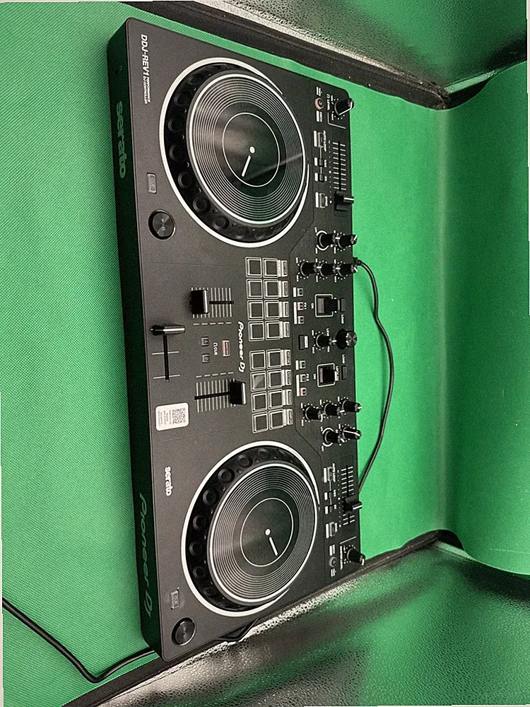 Pioneer DJ DDJ-REV1 Battle / Scratch-Style 2-Channel Controller .