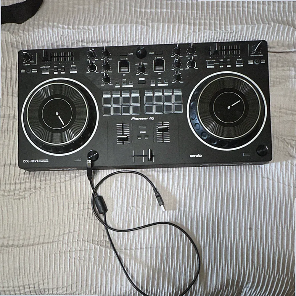 Pioneer DJ DDJ-REV1 Serato DJ 2-Deck 2-Channel Controller, 16 Pads Black