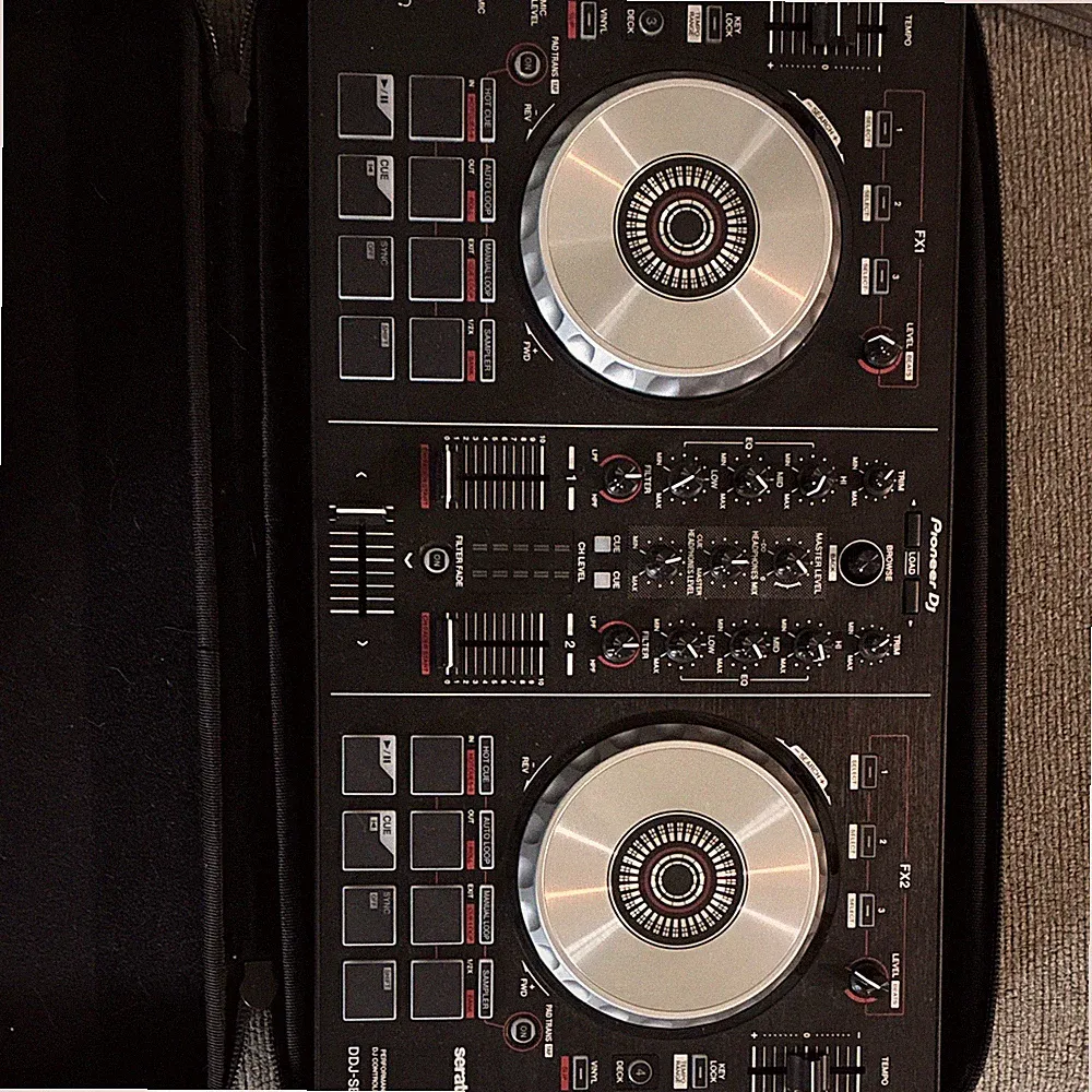 Pioneer DJ DDJ-SB2 2-Deck 2-Channel Serato DJ Controller Black w/ Magma Bag