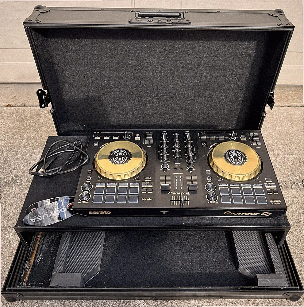 Pioneer DJ DDJ-SB3 Serato DJ Controller & OdyUSA Odyssey Case (READ)