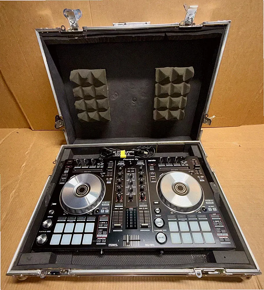 PIONEER DJ DDJ-SR2 2-CHANNEL DJ CONTROLLER WITH ROAD CASE