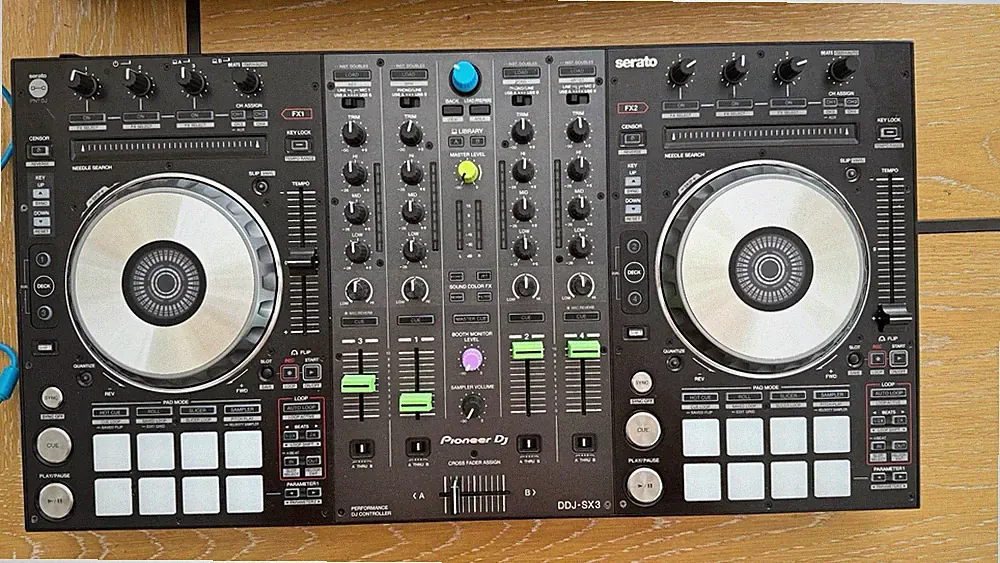 Pioneer DJ DDJ-SX3 4-Channel Serato DJ Controller USB w/ Carry Bag Mint