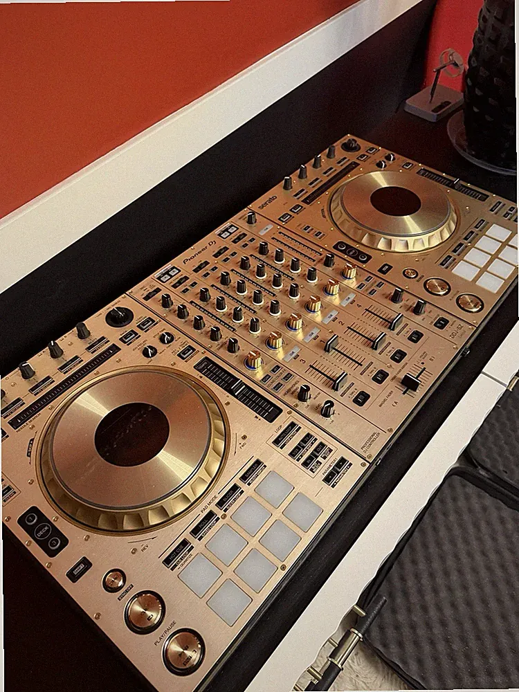 Pioneer DJ DDJ-SZ Limited Edition Gold 4-Channel 4-Deck Serato DJ Controller