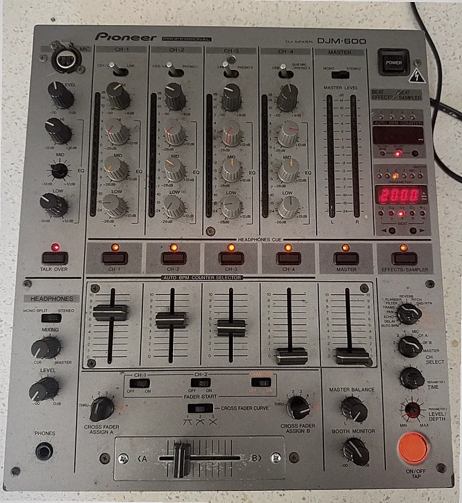 Pioneer DJ DJM-600 4-Channel DJ Mixer