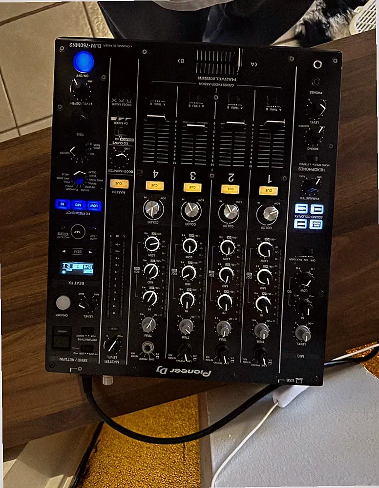 Pioneer DJ DJM-750MK2 4-Channel DJ Mixer Black USB Beat WITH CARRYING BAG