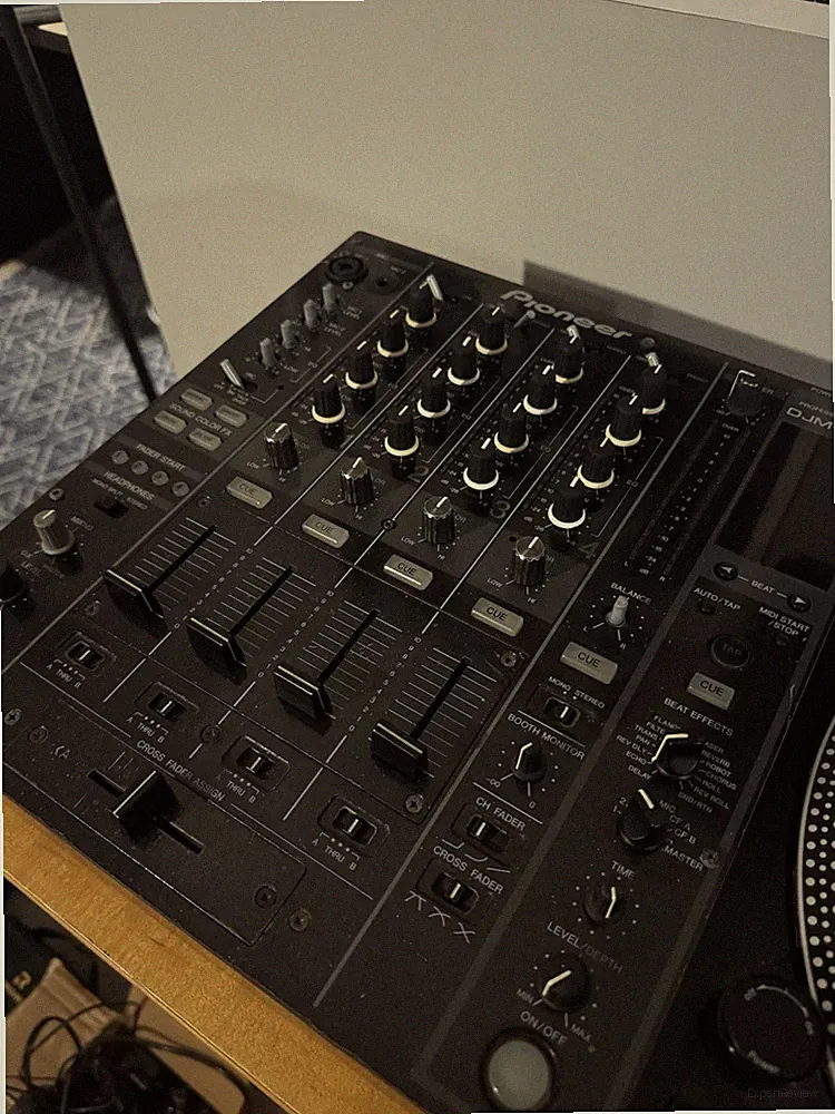 Pioneer DJ DJM-800 4-Channel Professional DJ Mixer